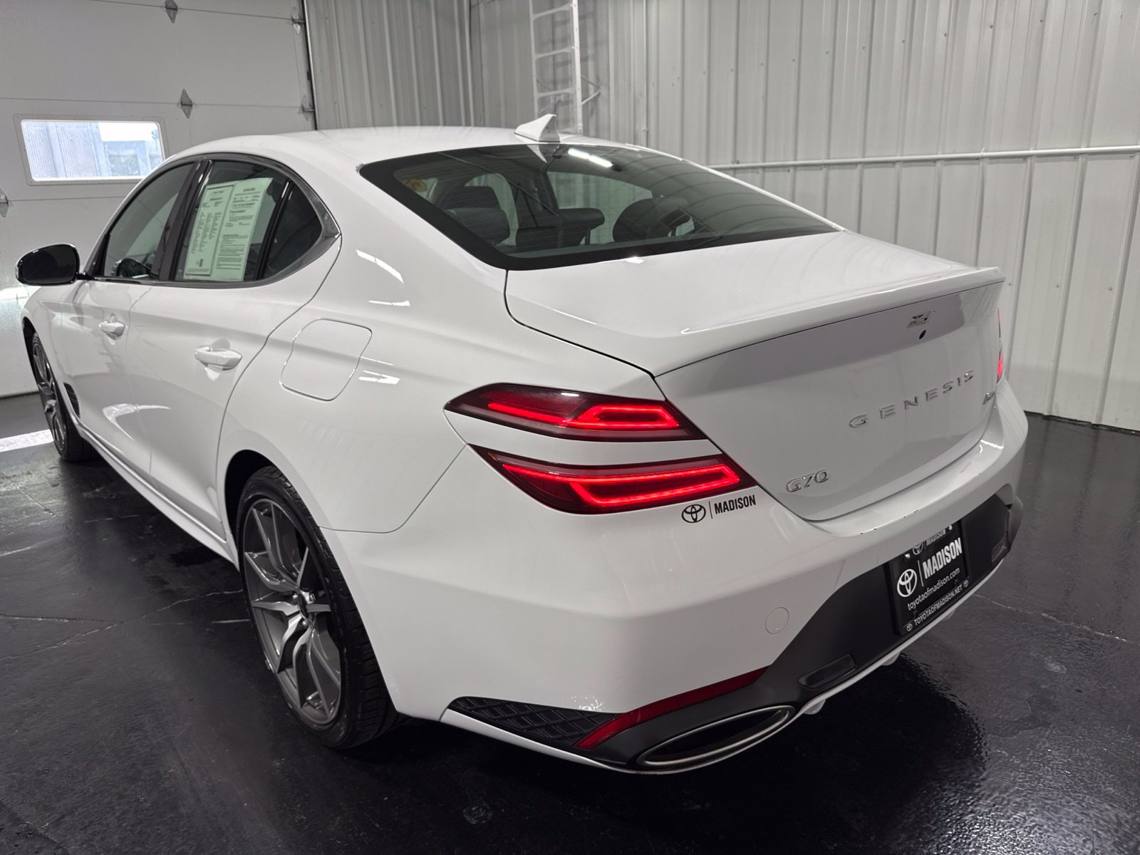 Used 2025 Genesis G70 2.5T AWD/4WD image 3