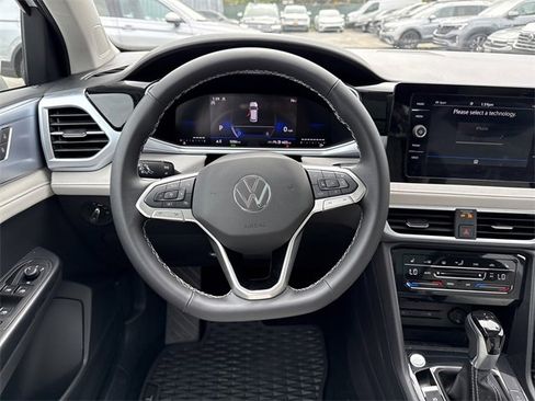 Used 2025 Volkswagen Taos SE image 15