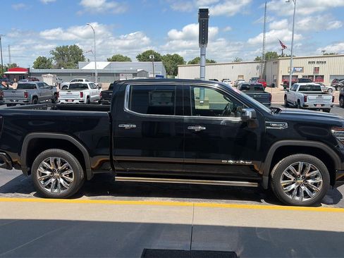 Used 2023 GMC Sierra 1500 Denali w/ Denali Reserve Package AWD/4WD image 5