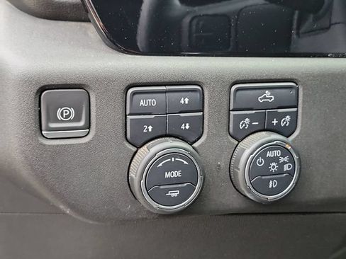 Used 2022 Chevrolet Silverado 1500 RST AWD/4WD image 22