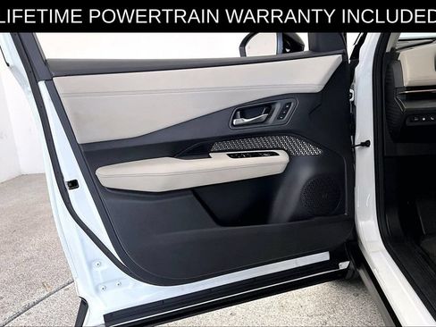 Used 2023 Nissan Ariya FWD image 23