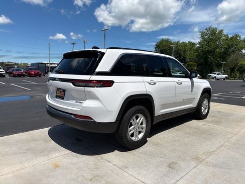 Used 2023 Jeep Grand Cherokee Laredo w/ Luxury Tech Group I AWD/4WD image 10