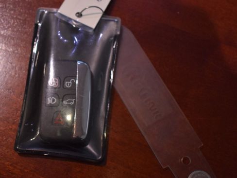 Used 2018 Jaguar F-PACE R-Sport image 32