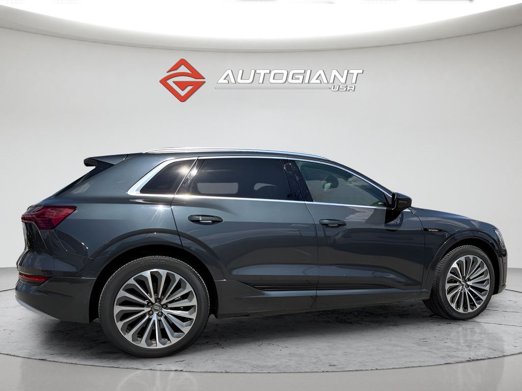 Used 2019 Audi e-tron Prestige w/ Prestige Package AWD/4WD image 8