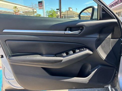Used 2023 Nissan Altima 2.5 SV image 14