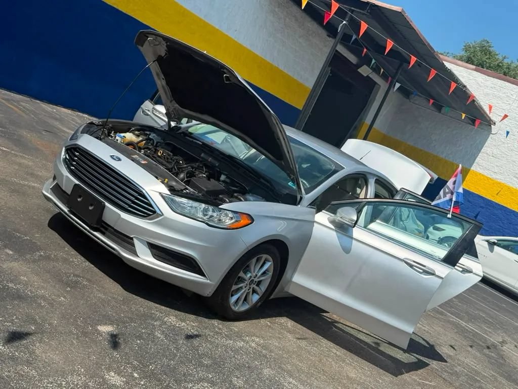 Used 2017 Ford Fusion SE w/ Fusion SE Technology Package FWD image 16
