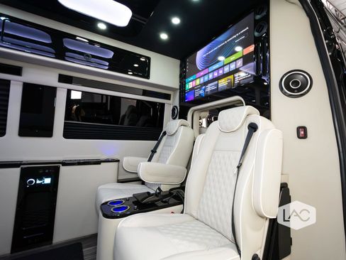 Used 2024 Mercedes-Benz Sprinter 3500 image 6