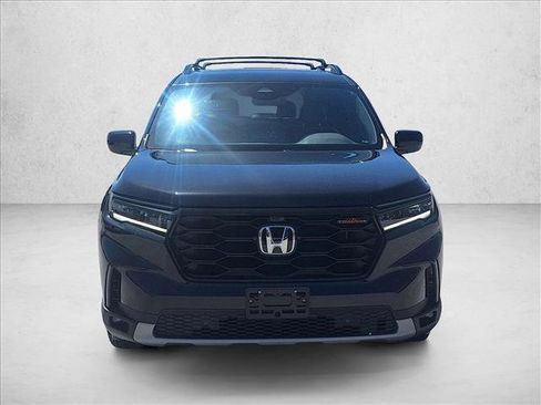 Used 2023 Honda Pilot TrailSport image 2