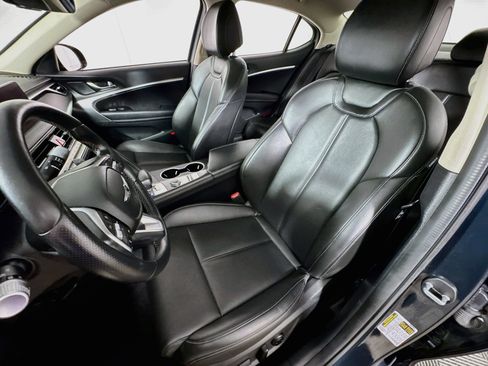 Used 2025 Genesis G70 2.5T image 14