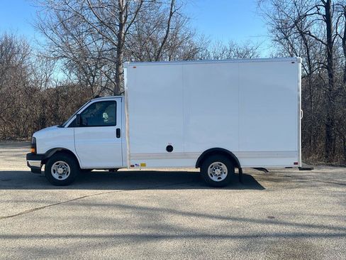 Used 2024 Chevrolet Express 3500 w/ Power Convenience Package RWD image 2