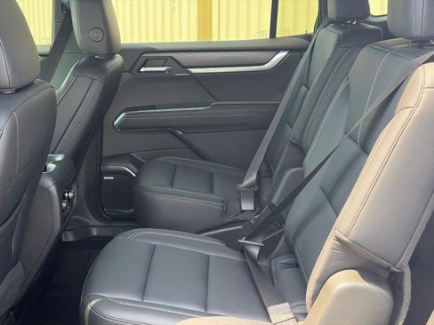 Used 2024 GMC Acadia Elevation w/ Luxury Package FWD image 10