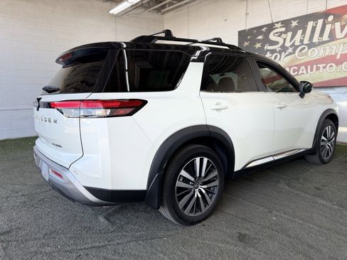 Used 2022 Nissan Pathfinder Platinum w/ Cargo Package image 8