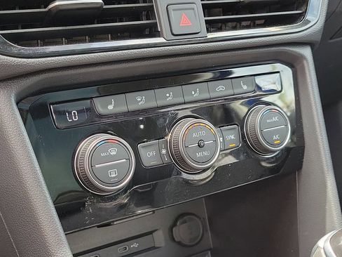 Used 2024 Volkswagen Taos SE image 25