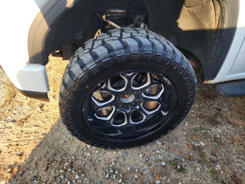 Used 2024 GMC Sierra 1500 AT4 w/ Technology Package image 3