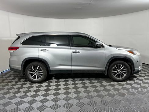Used 2019 Toyota Highlander XLE image 4