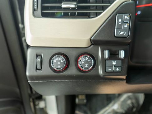 Used 2015 GMC Yukon Denali w/ Open Road Package AWD/4WD image 25
