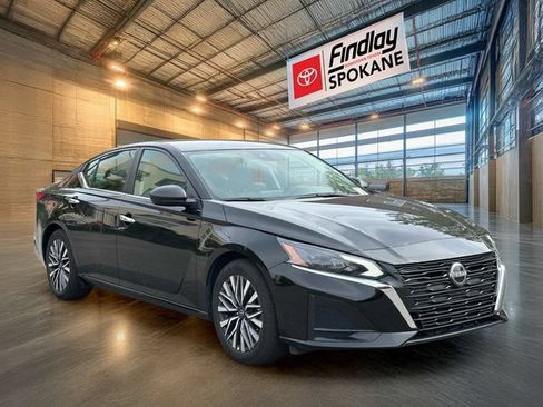 Used 2025 Nissan Altima 2.5 SV FWD image 3