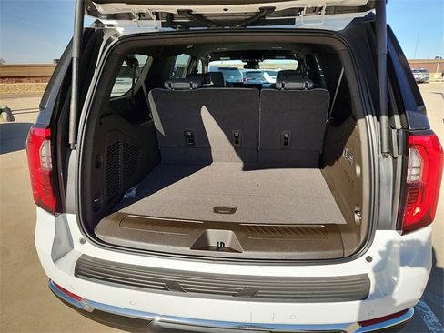 New 2026 GMC Yukon XL Elevation image 8