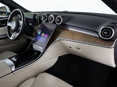 Used 2025 Mercedes-Benz C 300 Sedan image 9