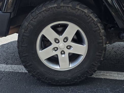 Used 2012 Jeep Wrangler Unlimited Rubicon w/ Connectivity Group AWD/4WD image 34