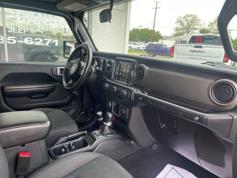 Used 2018 Jeep Wrangler Unlimited Sport AWD/4WD image 13