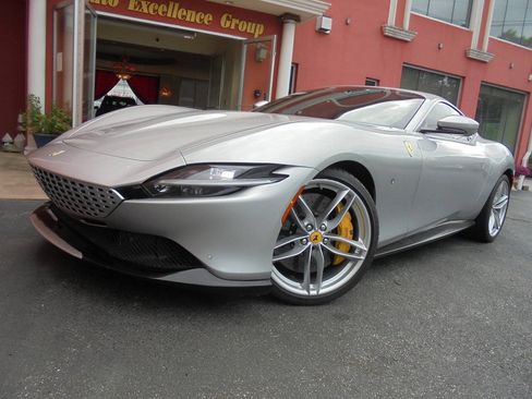 Used 2021 Ferrari Roma RWD image 2