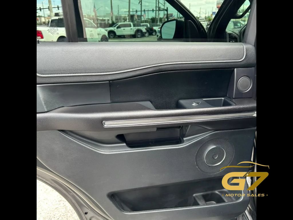 Used 2018 Ford Expedition XLT w/ Equipment Group 202A RWD image 30