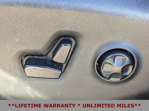 Used 2020 Chrysler Pacifica Limited image 26