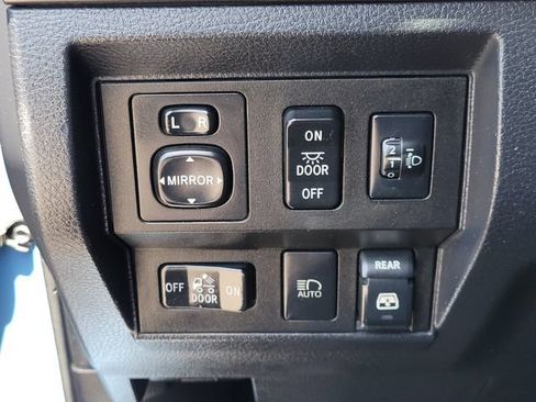 Used 2018 Toyota Tundra SR5 w/ TRD Off Road Package AWD/4WD image 15