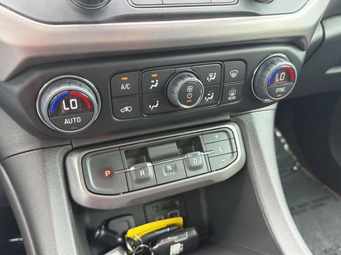 Used 2023 GMC Acadia AT4 w/ Technology Package AWD/4WD image 33