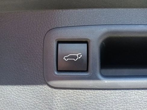 Used 2023 Toyota Highlander XLE image 31