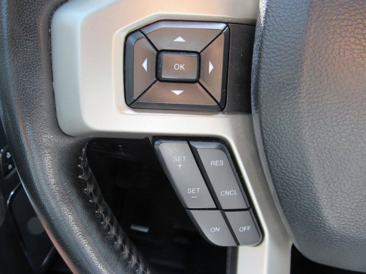 Used 2022 Ford F350 Lariat w/ Lariat Ultimate Package AWD/4WD image 24