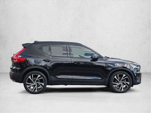 Used 2020 Volvo XC40 T5 R-Design w/ Protection Package Premier AWD/4WD image 4