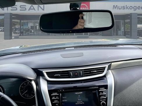 Used 2018 Nissan Murano SV AWD/4WD image 9