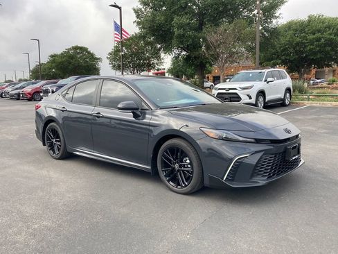 New 2026 Toyota Camry SE FWD image 3