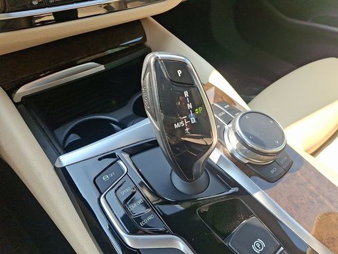 Used 2018 BMW 530i xDrive AWD/4WD image 16