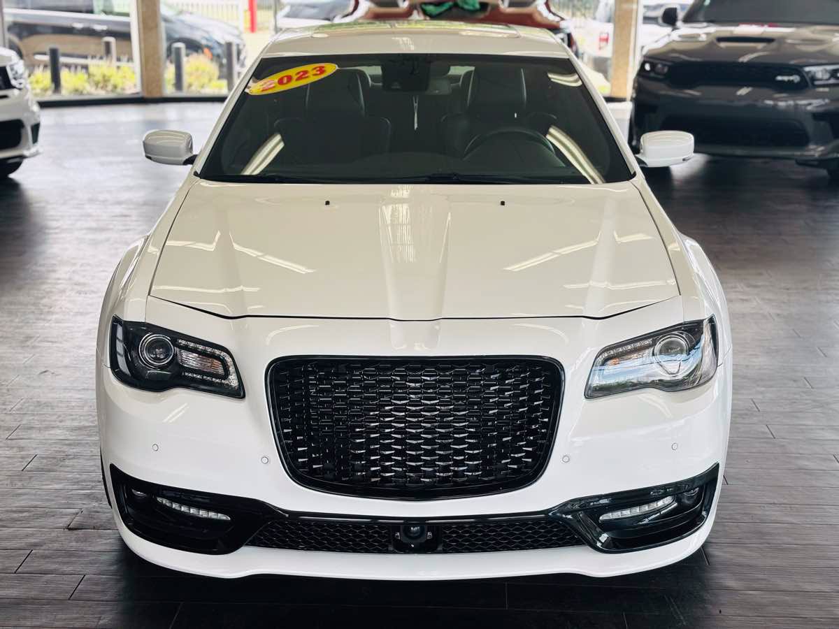 Used 2023 Chrysler 300 C RWD image 17