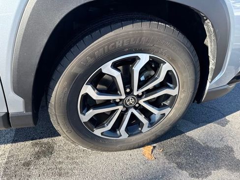 Certified 2024 Toyota Corolla Cross SE image 9