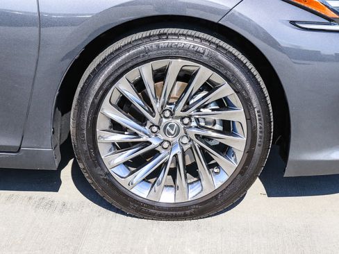 Certified 2025 Lexus ES 300h w/ Accessory Package (Z1) FWD image 9