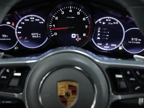 Used 2022 Porsche Cayenne Platinum Edition image 16