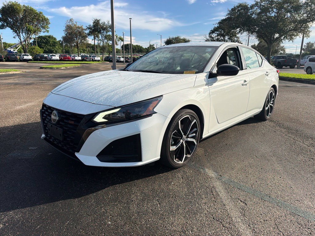 Used 2023 Nissan Altima 2.5 SR FWD image 3
