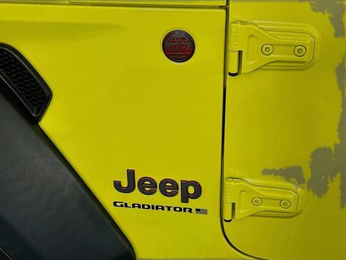 Used 2024 Jeep Gladiator Rubicon w/ Convenience Group AWD/4WD image 28