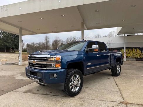 Used 2018 Chevrolet Silverado 2500 High Country w/ Duramax Plus Package image 3