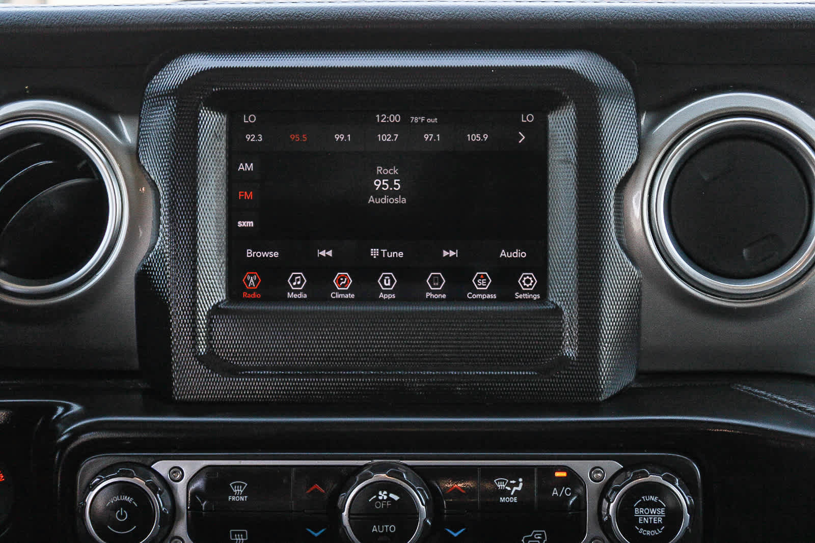 Used 2020 Jeep Wrangler Unlimited Sahara AWD/4WD image 14