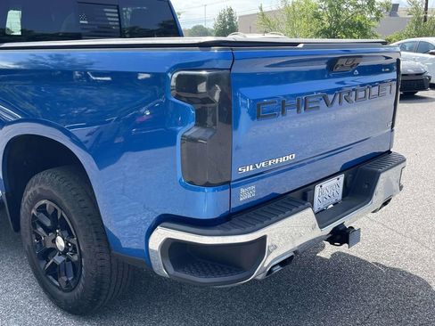 Used 2022 Chevrolet Silverado 1500 LT AWD/4WD image 12