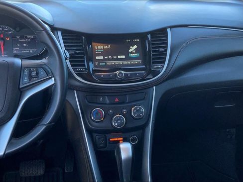 Used 2017 Chevrolet Trax LT w/ LT Convenience Package image 7