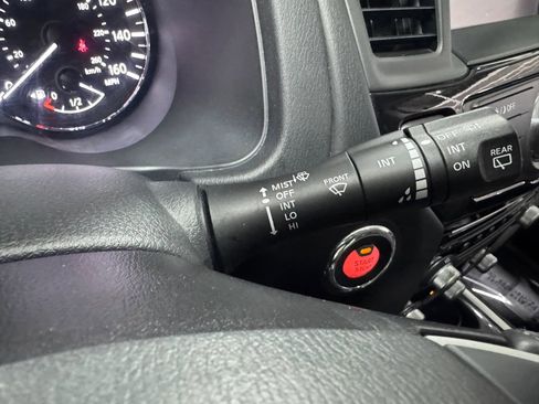 Used 2017 Nissan Pathfinder SV image 22