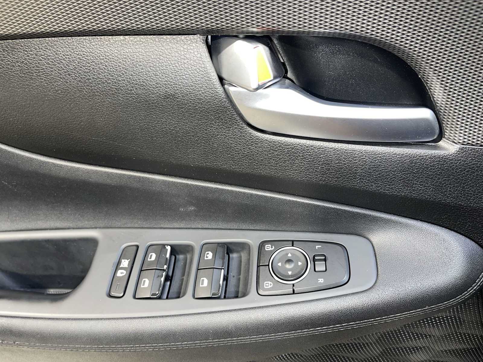 Used 2019 Hyundai Santa Fe SE AWD/4WD image 23