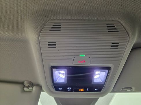 Used 2024 Volkswagen Atlas SE FWD image 13