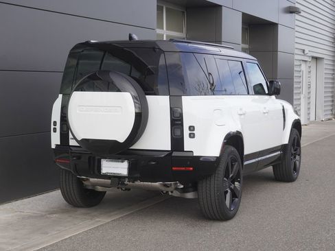New 2026 Land Rover Defender 110 X-Dynamic SE image 2